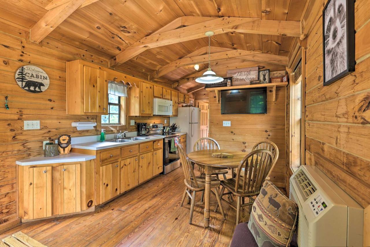 Quaint Log Cabin With Views Near West Jefferson Warrensville Esterno foto