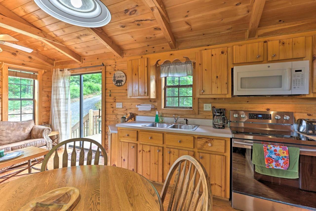 Quaint Log Cabin With Views Near West Jefferson Warrensville Esterno foto