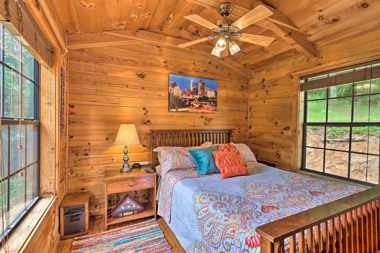 Quaint Log Cabin With Views Near West Jefferson Warrensville Esterno foto