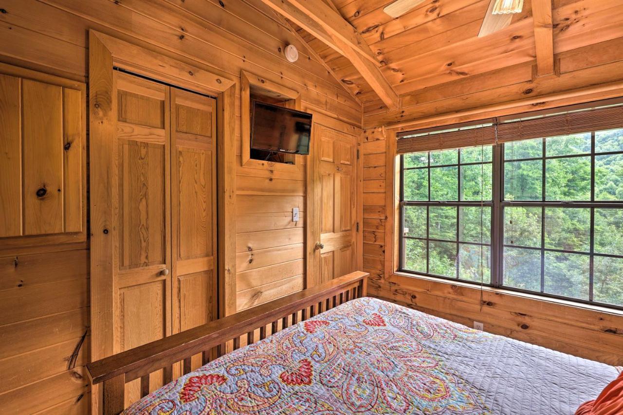 Quaint Log Cabin With Views Near West Jefferson Warrensville Esterno foto